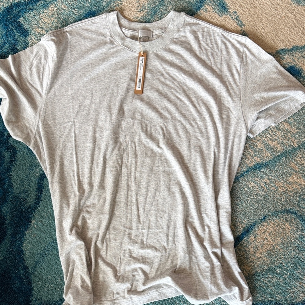 NWT Skims Light Gray boyfriend T-shirt  Men's size XL